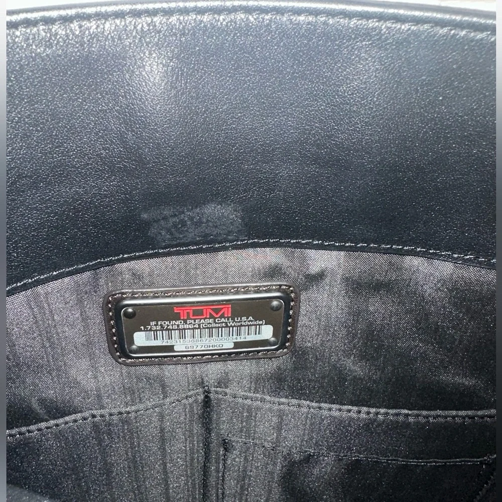 Tumi Arden Leather Messenger Bag – Black – NEVER USED